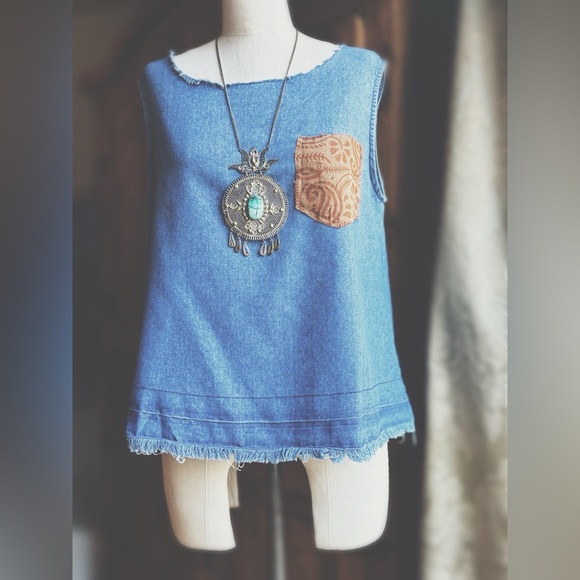 Top / Raw Edge Collar & Hemline / Patch Pocket - Picture 6 of 7